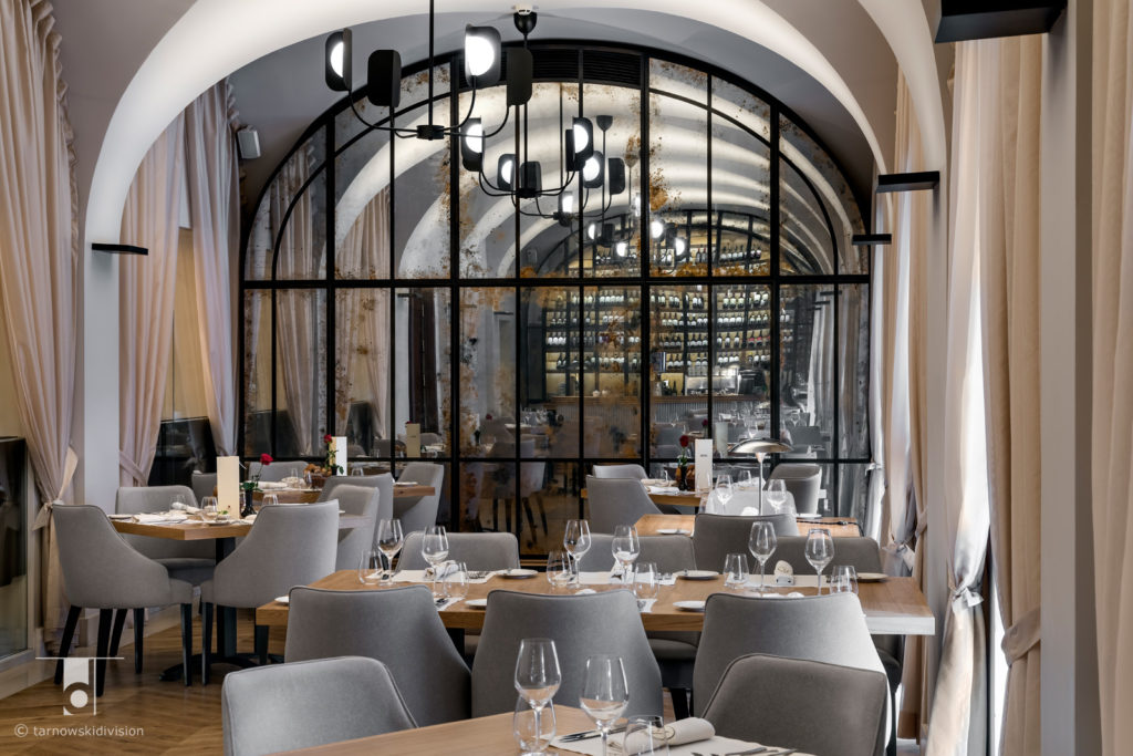 wnętrze restauracji La Rotisserie Mamaison Hotel Le Regina restauracja projekt wnętrz restaurant interior design_tarnowskidivision